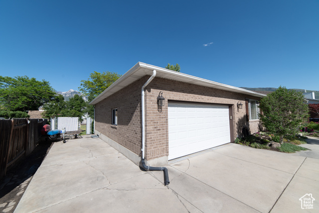 Photo 4 for MLS #2090397 at 10273 Flanders Rd