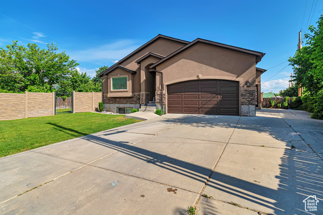 Photo 2 for MLS #2090433 at 222 E 905 North