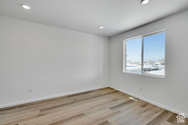 Photo 5 for MLS #2090508 at 1972 E Burger St #1236