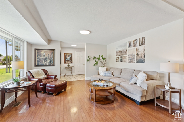 Photo 3 for MLS #2090517 at 975 E Canyon Breeze