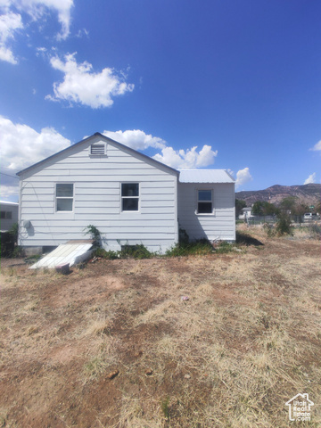 Photo 11 for MLS #2090600 at 138 W Geneva Dr