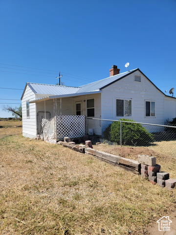 Photo 2 for MLS #2090600 at 138 W Geneva Dr