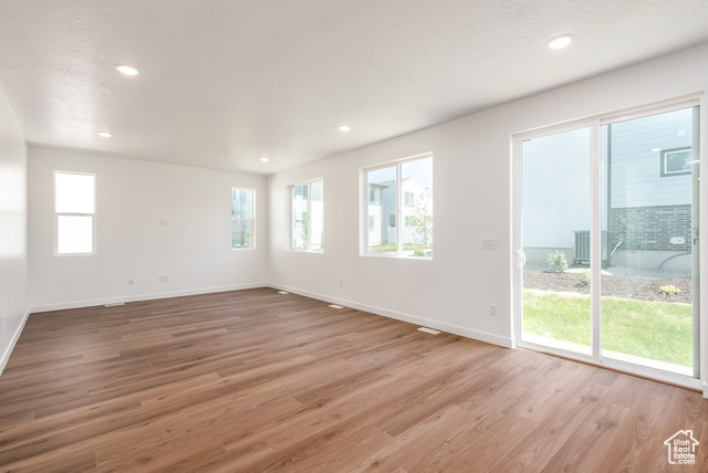Photo 7 for MLS #2090607 at 903 W Bullion St