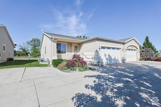 18 CLUBHOUSE DR, Stansbury Park UT 84074