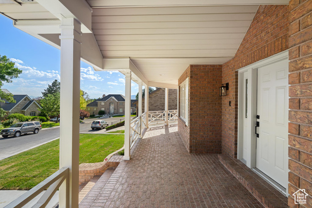 Photo 3 for MLS #2090804 at 150 W Westview Cir