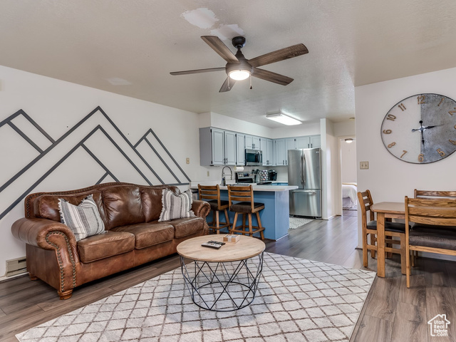 Photo 4 for MLS #2090823 at 3615 N Wolf Dr #804