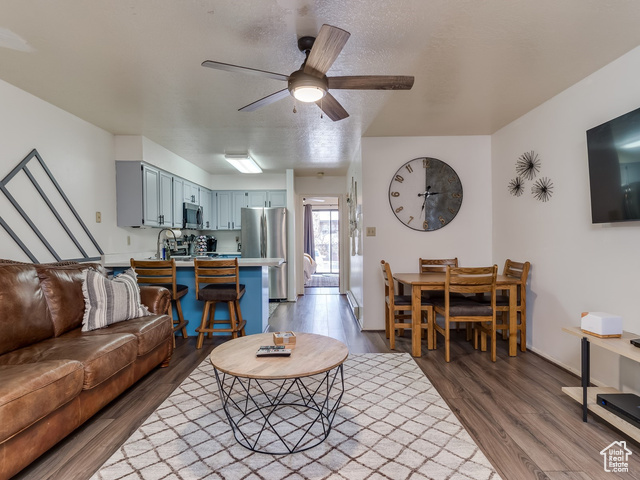Photo 7 for MLS #2090823 at 3615 N Wolf Dr #804