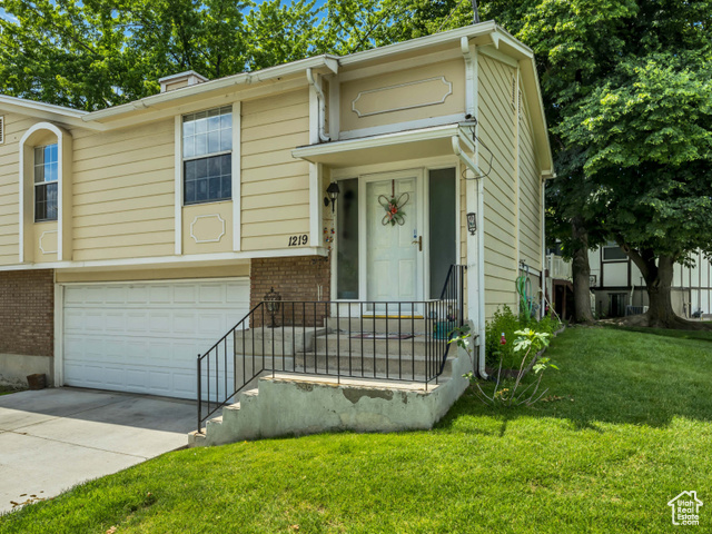 Photo 2 for MLS #2090879 at 1219 W Middlesex Rd