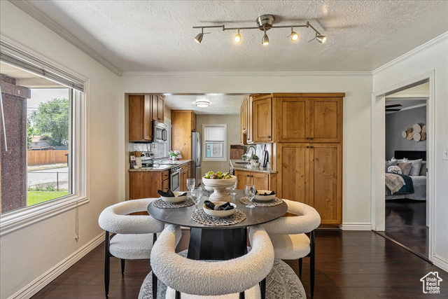 Photo 7 for MLS #2091081 at 6 W Miller St