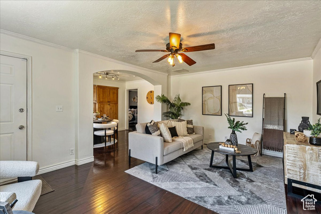 Photo 5 for MLS #2091081 at 6 W Miller St