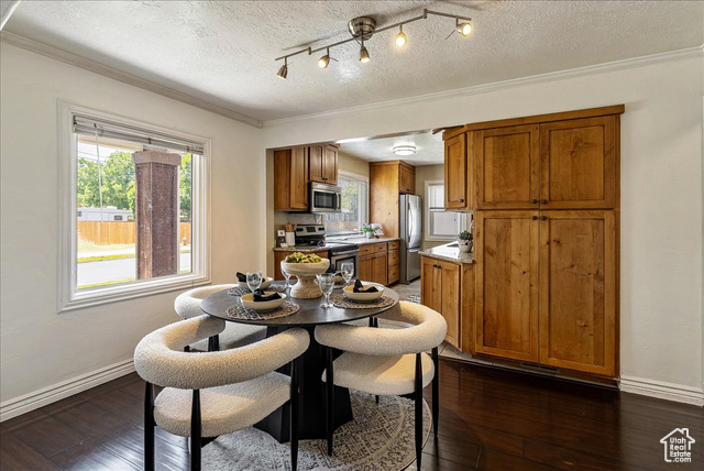 Photo 8 for MLS #2091081 at 6 W Miller St