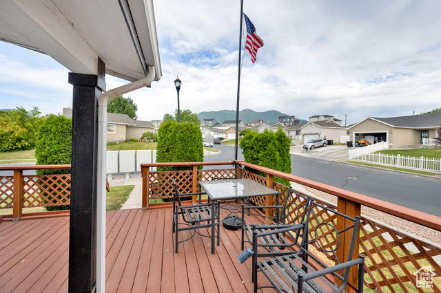 Photo 3 for MLS #2091181 at 1589 E Ridgefield Rd