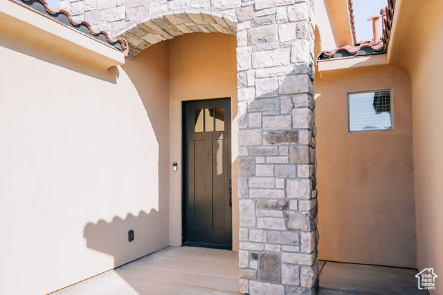 Photo 9 for MLS #2091265 at 579 N Staci Dr