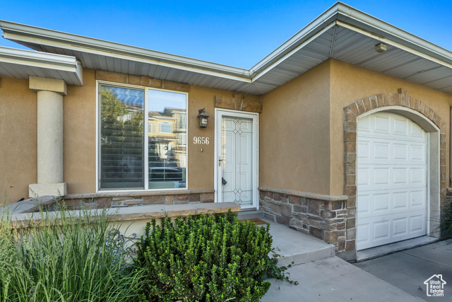 9656 VILLA SPRINGS CV Sandy, Utah Beautiful townhome with no backyard neighbors. Walk out basement. Enjoy the granite countertops and hardwood floors. Home is handicap accessible with a ramp in the garage (easily removed if desired). There is also a chair lift to the basement making the whole home accessible. This charming community is close to a golf course, freeways and shopping. Get anywhere in minutes. The Jordan River Trail is within walking distance.
