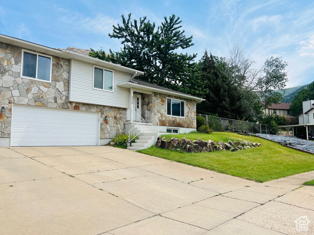 Photo 2 for MLS #2091316 at 2908 N Cherry Dr