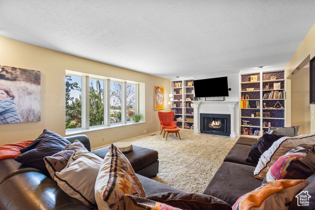 Photo 8 for MLS #2091339 at 2673 E Toni Cir