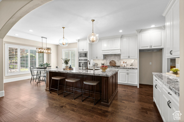 Photo 12 for MLS #2091350 at 2209 E Viscaya Dr