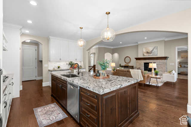 Photo 16 for MLS #2091350 at 2209 E Viscaya Dr
