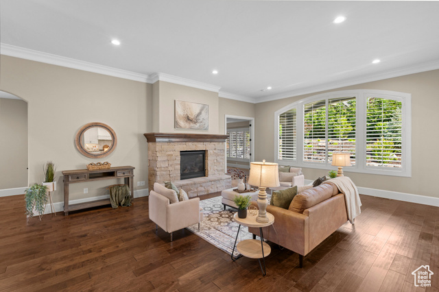 Photo 10 for MLS #2091350 at 2209 E Viscaya Dr