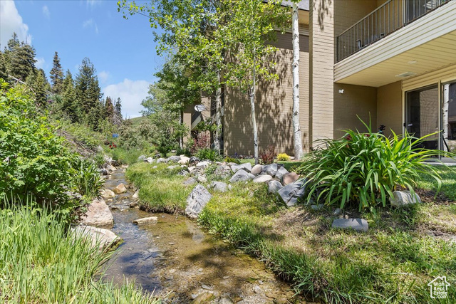 435 Aspen Dr 8