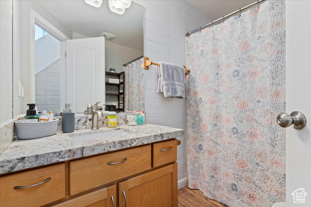 435 Aspen Dr 8