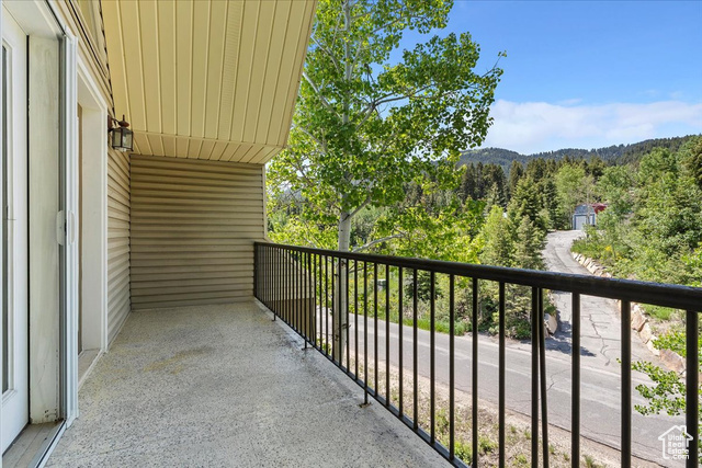 435 Aspen Dr 8