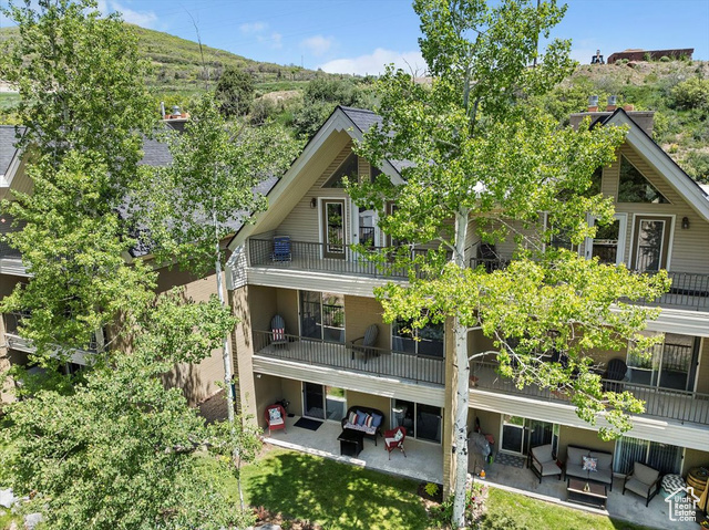 435 Aspen Dr 8