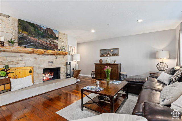 435 Aspen Dr 8