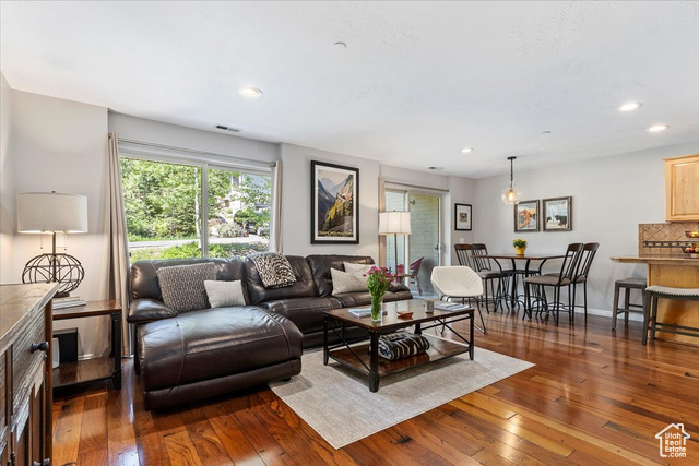 435 Aspen Dr 8