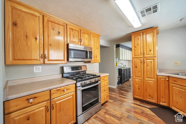 Photo 23 for MLS #2091441 at 560 E Garden Ave