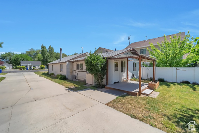 Photo 5 for MLS #2091441 at 560 E Garden Ave