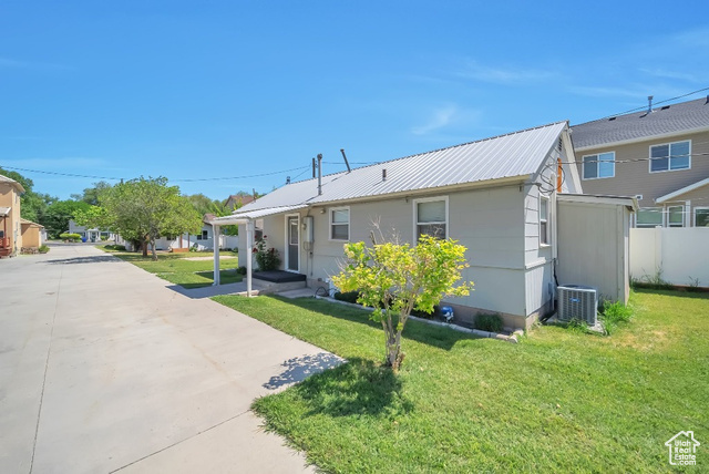 Photo 3 for MLS #2091441 at 560 E Garden Ave
