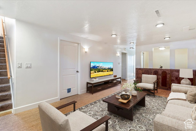 Photo 20 for MLS #2091467 at 1393 E Davis Ave