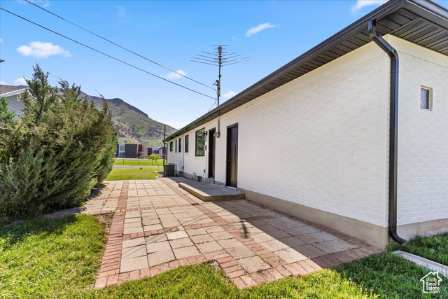 Photo 34 for MLS #2091467 at 1393 E Davis Ave
