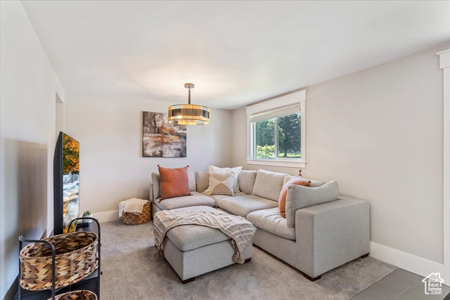 Photo 9 for MLS #2091467 at 1393 E Davis Ave
