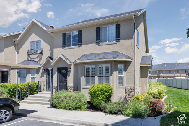 1784 W LARKSWOOD WAY S Springville, Utah Welcome to your row-end townhome in Springville's amenity filled Camelot Village! There is an updated kitchen, granite countertops, double oven/ gas range, plantation shutters & a water softener. The seller is including the 90' TV in the living room - get excited to entertain. Enjoy both your private fenced-in concrete patio and the large open shared grass space. The Community includes a large gathering room/ kitchen, fitness studio, playgrounds, and pool. There are 2 parking spots right in-front of the home, and visitor / street parking throughout!