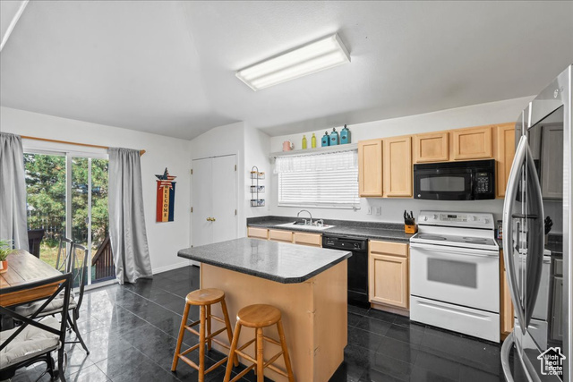 Photo 9 for MLS #2091587 at 868 E Valley View Dr
