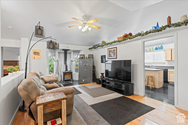 Photo 7 for MLS #2091587 at 868 E Valley View Dr