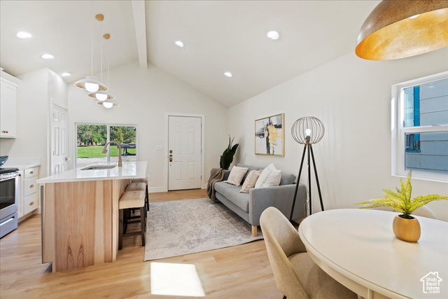 Photo 4 for MLS #2091775 at 841 E 20 Th St