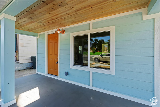 Photo 2 for MLS #2091775 at 841 E 20 Th St