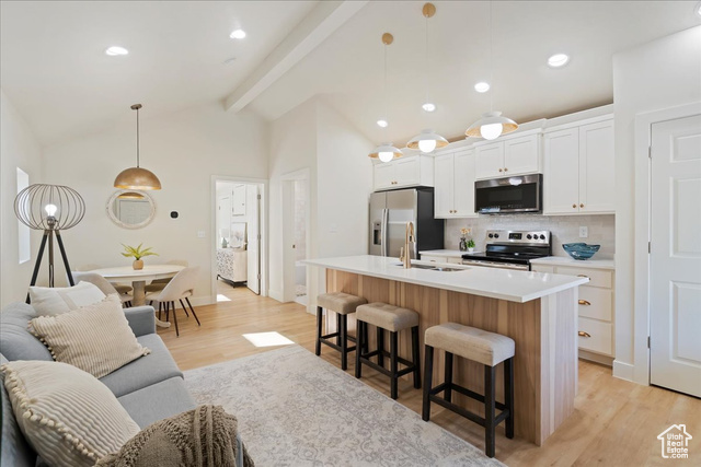 Photo 3 for MLS #2091775 at 841 E 20 Th St