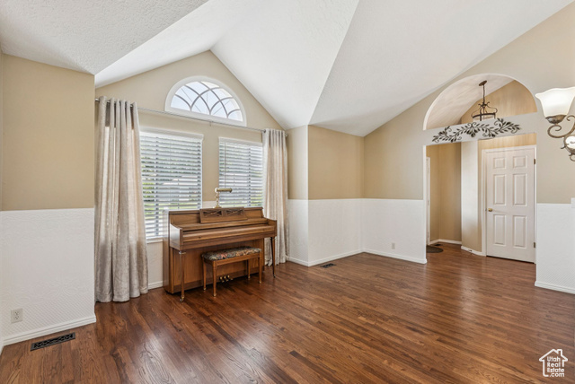 Photo 8 for MLS #2091803 at 1087 W Barnes Dr