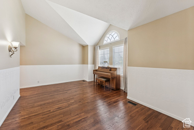 Photo 7 for MLS #2091803 at 1087 W Barnes Dr