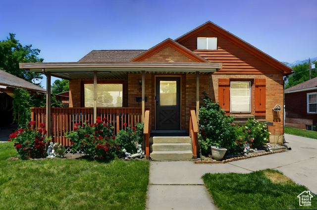 170 W 400 S Springville, Utah Charming home right on the main corridor of Springville. This awesome little home is ready for a little makeover for someone to make it their own. Sellers offering a $10,000 concession towards replacing carpet and paint as well as the touch it needs. The amazing garden space, detached garage perfect for a little work shop. the basement has a separate entrance and a full kitchen. Needs some updating and work but we've priced it to help someone who is looking for their first home or a good investment. Easy to show, call agent with any questions. All information, figures, and documentation provided as a courtesy, buyer to verify all information.