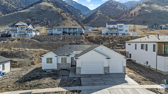 Photo 2 for MLS #2091906 at 156 N Sherwood Dr
