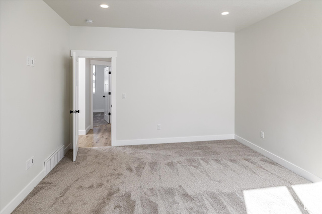 Photo 24 for MLS #2091906 at 156 N Sherwood Dr