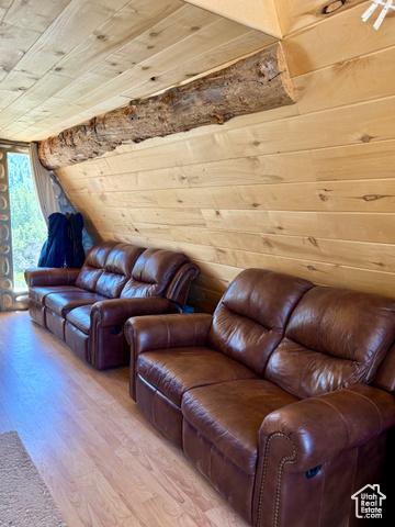 Photo 8 for MLS #2091959 at 116 N Oak Crest Dr