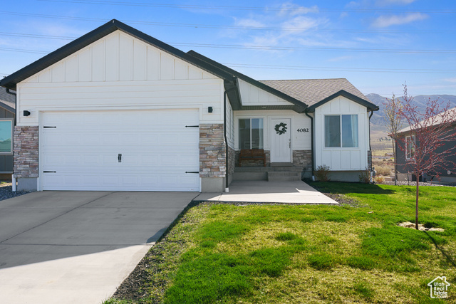 Photo 2 for MLS #2092015 at 4082 N Poplar Dr