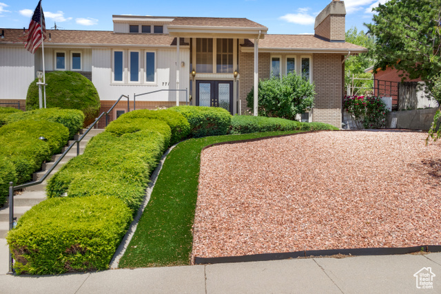 Photo 3 for MLS #2092060 at 771 E 17th Ave