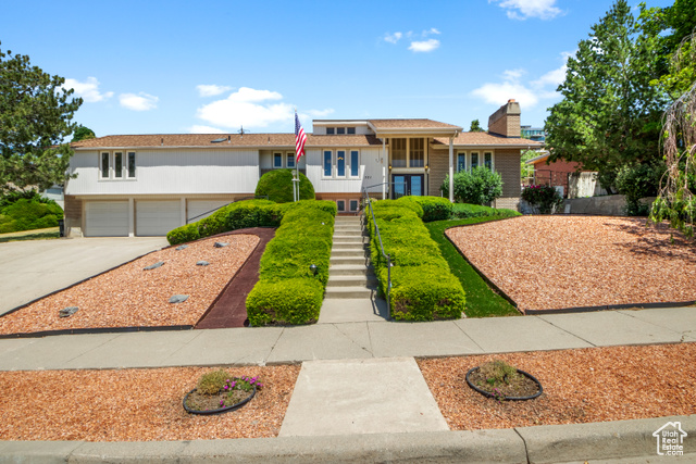 Photo 2 for MLS #2092060 at 771 E 17th Ave